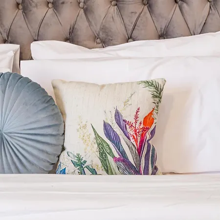 Bb De Rohan Bed & Breakfast