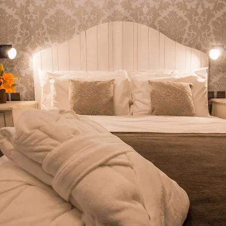 Bb De Rohan Bed & Breakfast 4*