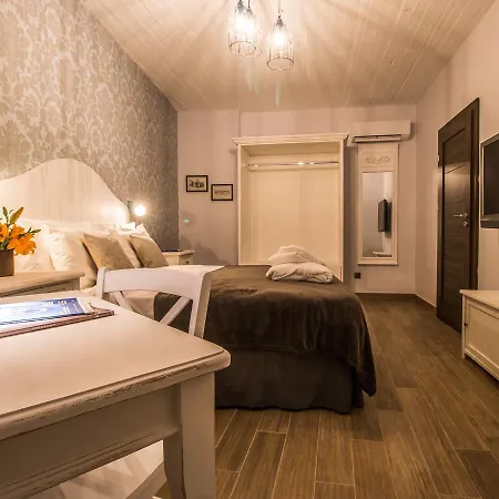 Bb De Rohan Bed & Breakfast 4*