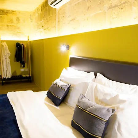 Bb De Rohan Bed and Breakfast
