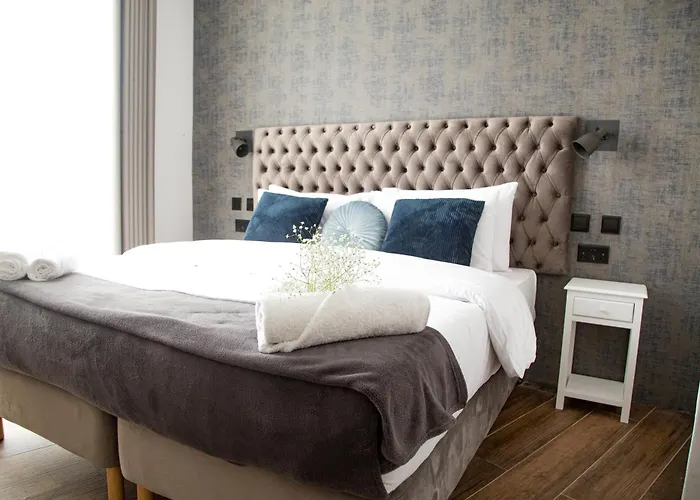 ベッド・アンド・ブレックファスト Bb De Rohan 4*